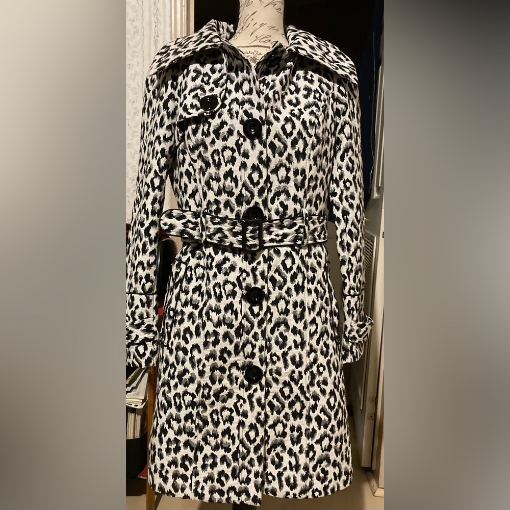 Poshmark Pick
NWOT Ladies Size Large My Michelle Leopard Metallic Thread Coat